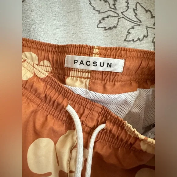 EUC - PacSun Bahama Floral 17" Swim Trunks SOLD OUT online * Smoke Free Home* - Picture 6 of 7